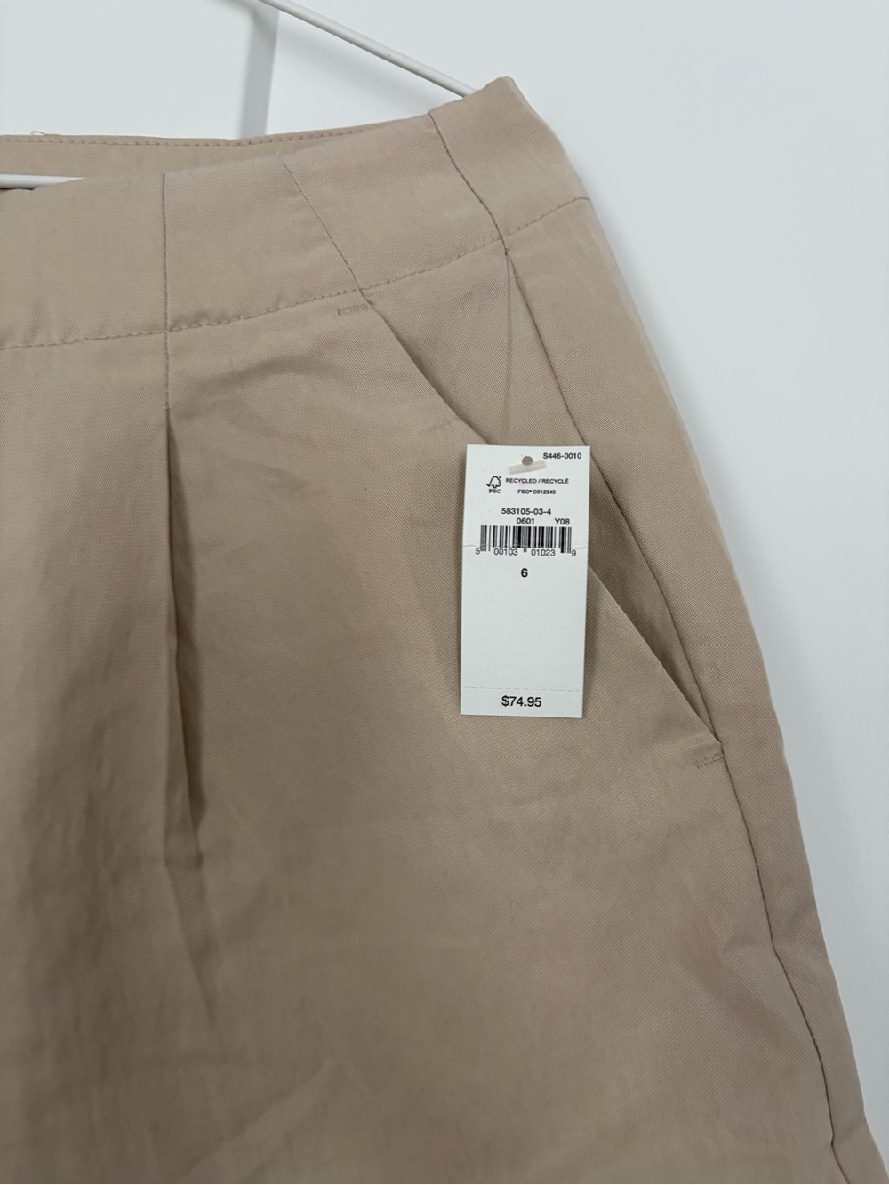 Gap SoftSuit Women's Beige Tailored Shorts BNWT Size 6 - Picture 4 of 6